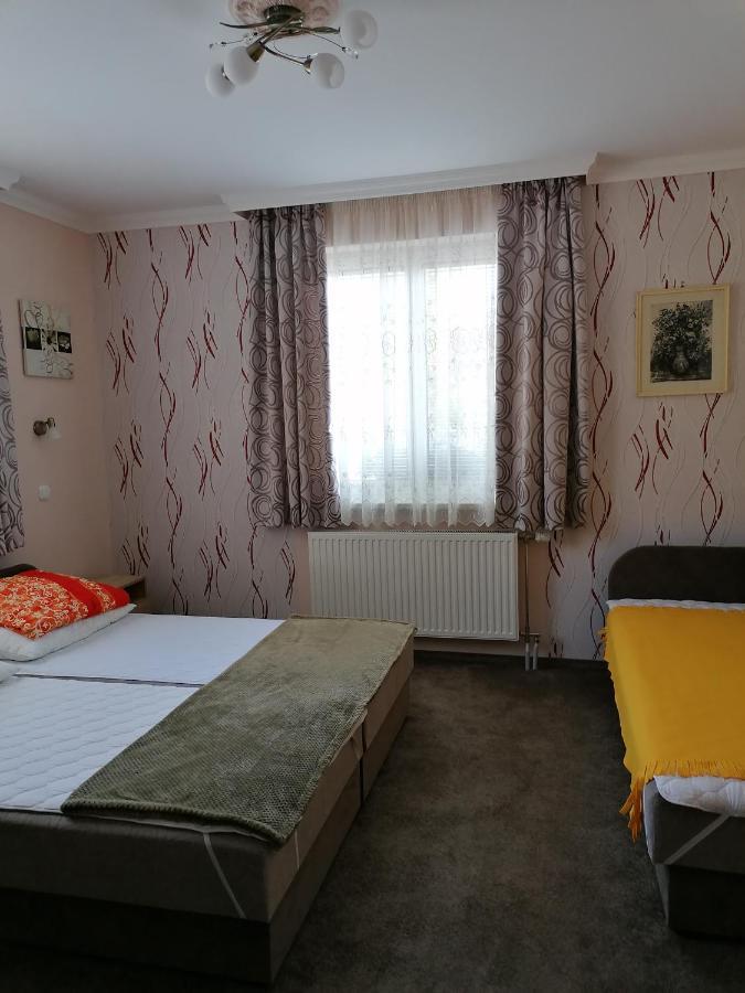 Kaktuszvirag Apartmanhaz Hajdúszoboszló Exteriör bild
