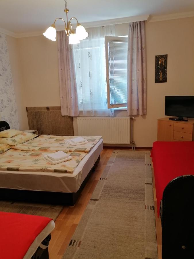 Kaktuszvirag Apartmanhaz Hajdúszoboszló Exteriör bild