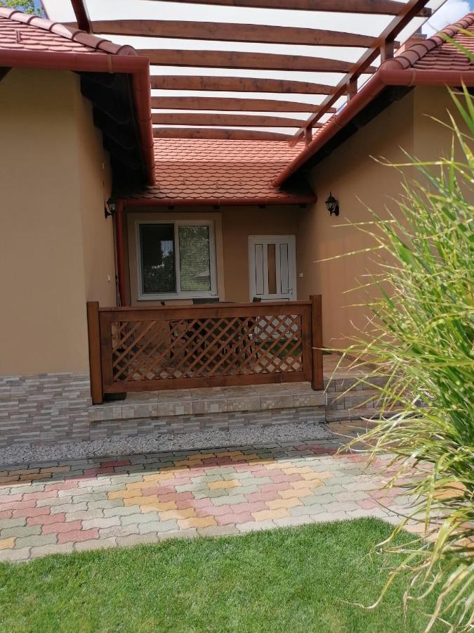 Kaktuszvirag Apartmanhaz Hajdúszoboszló Exteriör bild