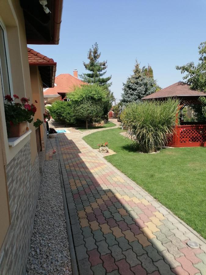 Kaktuszvirag Apartmanhaz Hajdúszoboszló Exteriör bild
