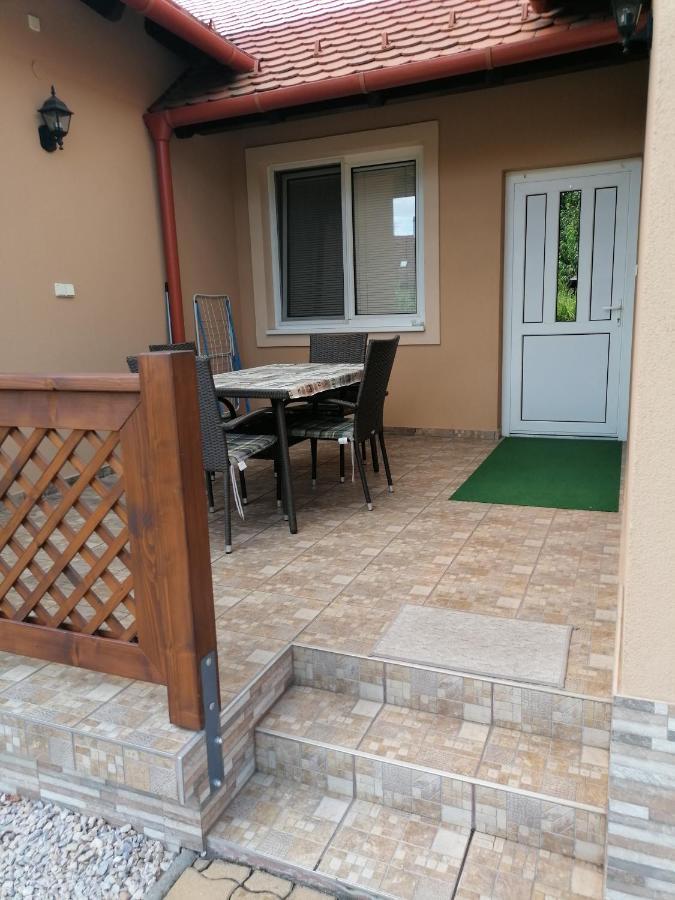 Kaktuszvirag Apartmanhaz Hajdúszoboszló Exteriör bild