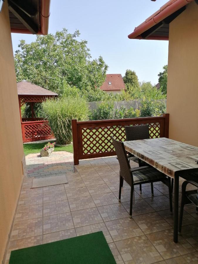 Kaktuszvirag Apartmanhaz Hajdúszoboszló Exteriör bild