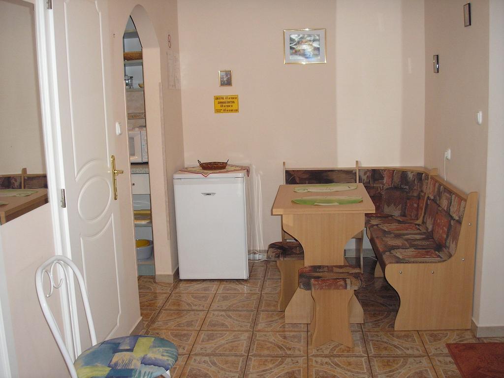 Kaktuszvirag Apartmanhaz Hajdúszoboszló Rum bild